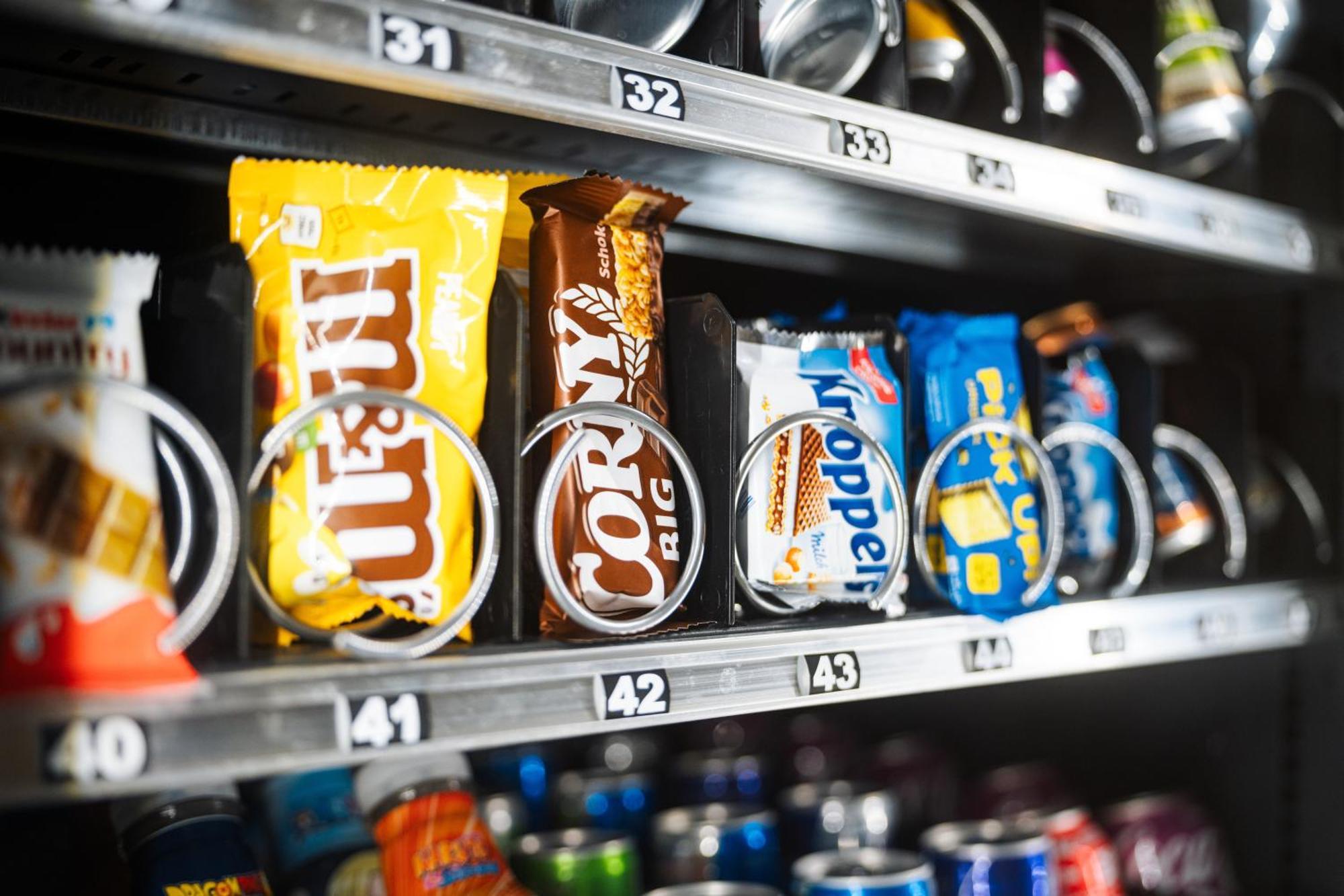 Hostel MHG Exterior photo A vending machine