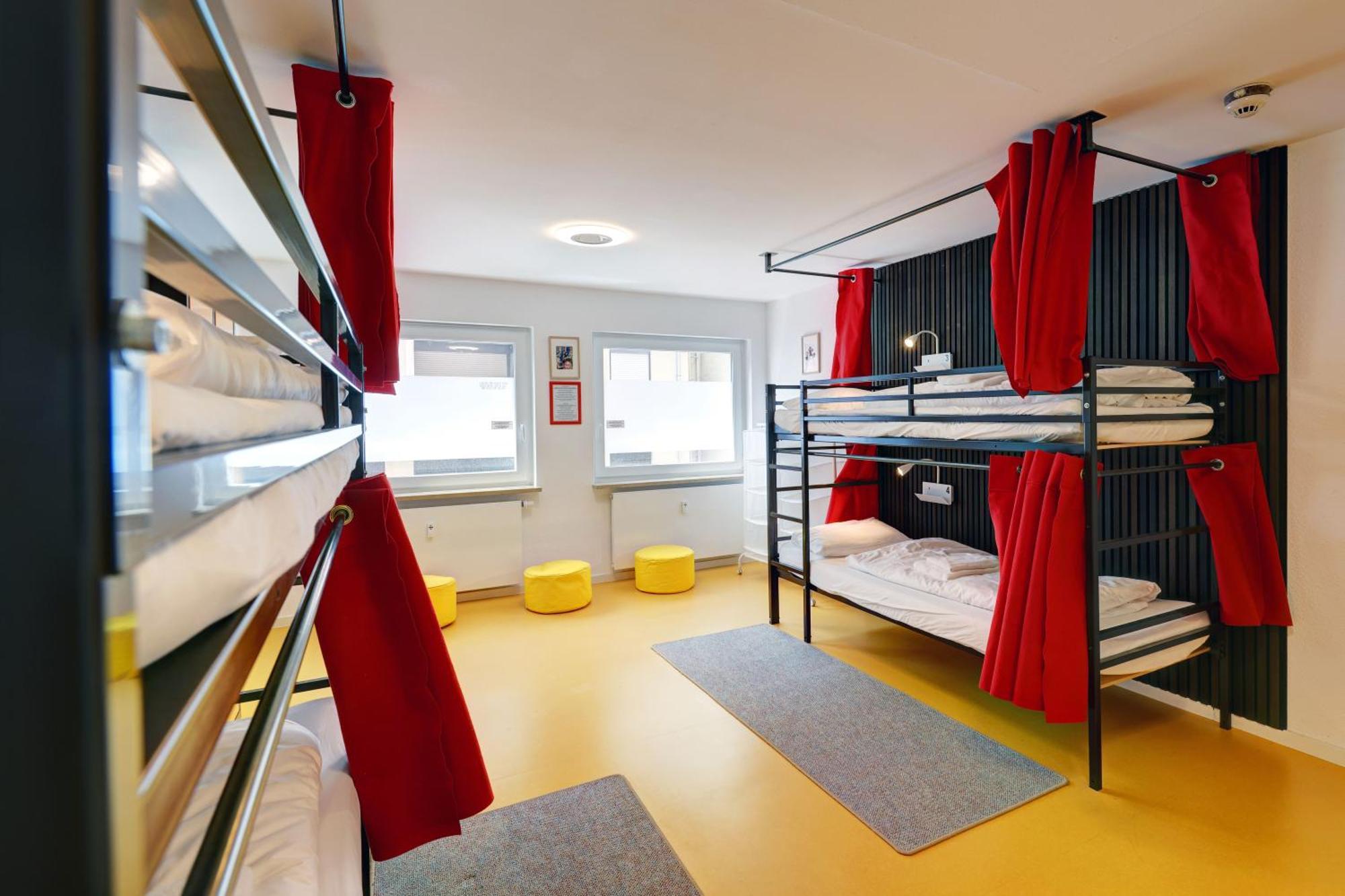 Hostel MHG Exterior photo A typical hostel room